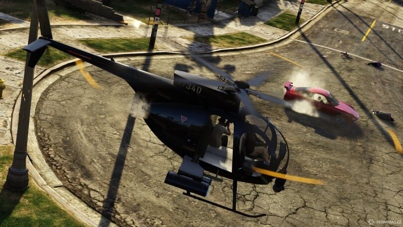 Vrtulník vs. automobil.