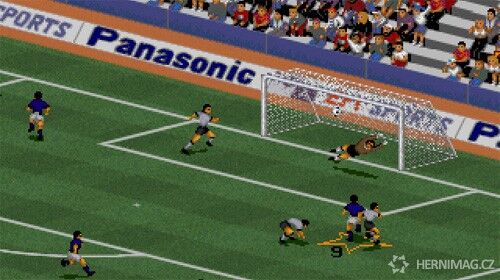 FIFA 93. Můžete posoudit, o jak velký kus se série v průběhu let posunula vpřed.