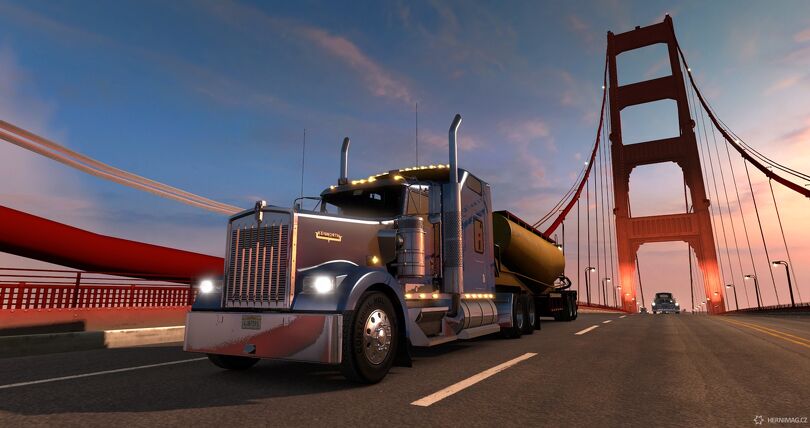 Průjezd s nákladem přes slavný most Golden Gate