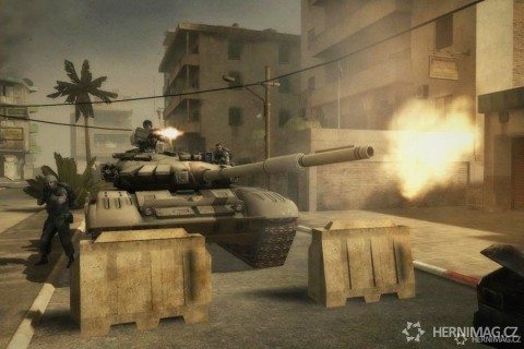 Battlefield Play4Free svoji podobnu s BF2 nezapře. Také aby ne, když běží na stejném enginu.